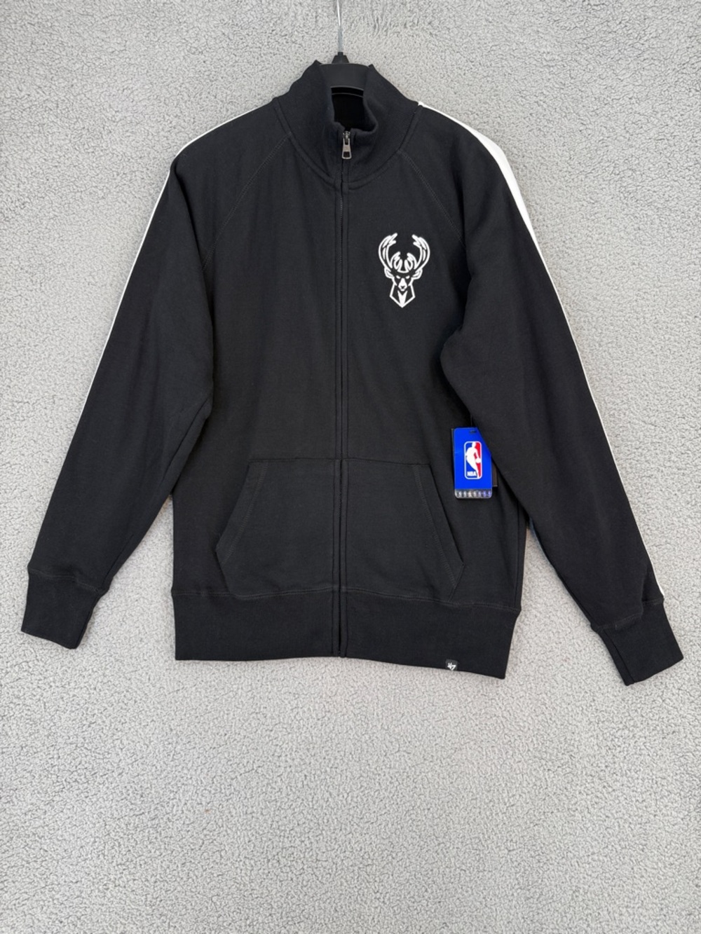 Milwaukee Bucks 47’ Mens small Black Zip Up long sleeve Sweater embroidered logo